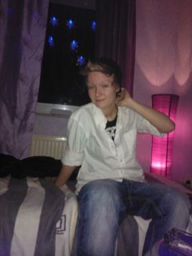 Nessyy94 Eine Frau, Die Mich Nimmt, Wie Ich Bin in Brühl nähe Köln