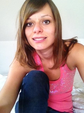 Alina92 jemanden der seine zeit gern mit mir teilt in moers