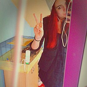 IsaPinkii Beziehung, Freunde in Mönchengladbach