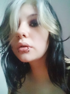 AtropaBelladonna Ich suche nichts explizites. Vorrangig interessante Gespräche.  in Mönchengladbach