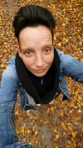 Fluegelschwarz Was mein Herz wie ein Glutroten Stern leuchten lässt. in Augsburg
