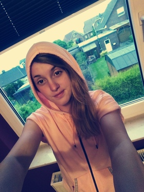 Mimi2000 Eine feste Beziehung, Freundschaften in Hildesheim
