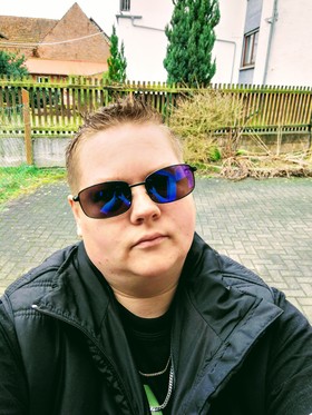 Tonsi1 Beziehung, feminine SIE in Marburg