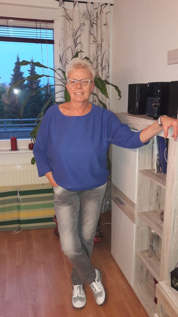 Simon5199 Eine liebe und treue Frau  in