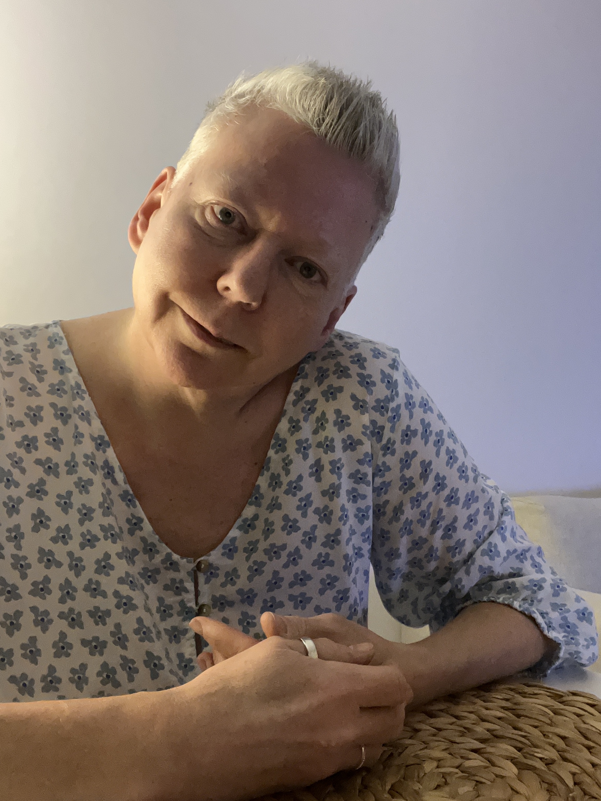 Elpe59 Eine Frau die meine Welt auf den Kopf stellt und mich auffängt wenn ic in Berlin